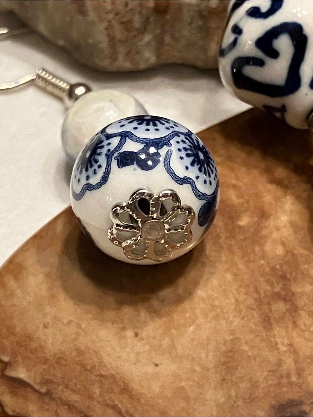 AGATE AND CERAMIC DELFT STYLED BRACELET AND EARRING SET - Picture 10 of 11